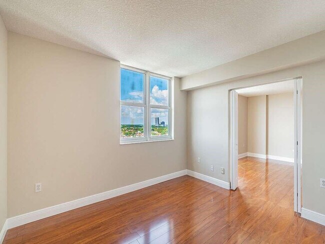 Building Photo - 3000 Coral Wy