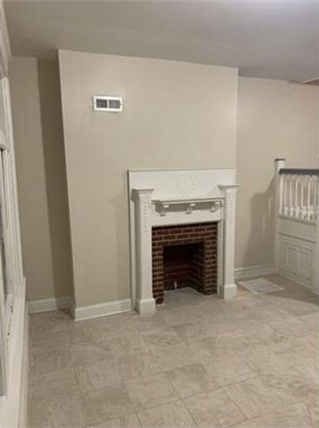 Building Photo - 5 Bedroom House for Rent