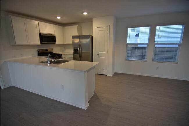 Building Photo - 343 Keefer