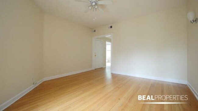 Building Photo - 1 bedroom in CHICAGO IL 60657