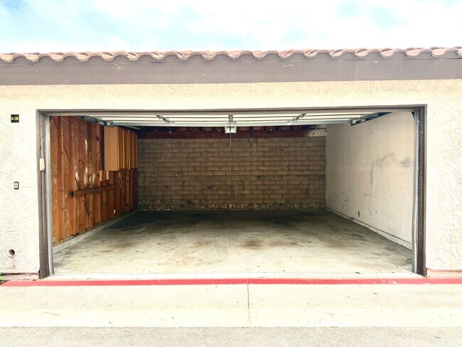 Building Photo - 1157 Via Montoya