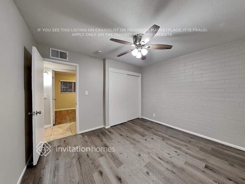 Building Photo - 141 E Millett Ave