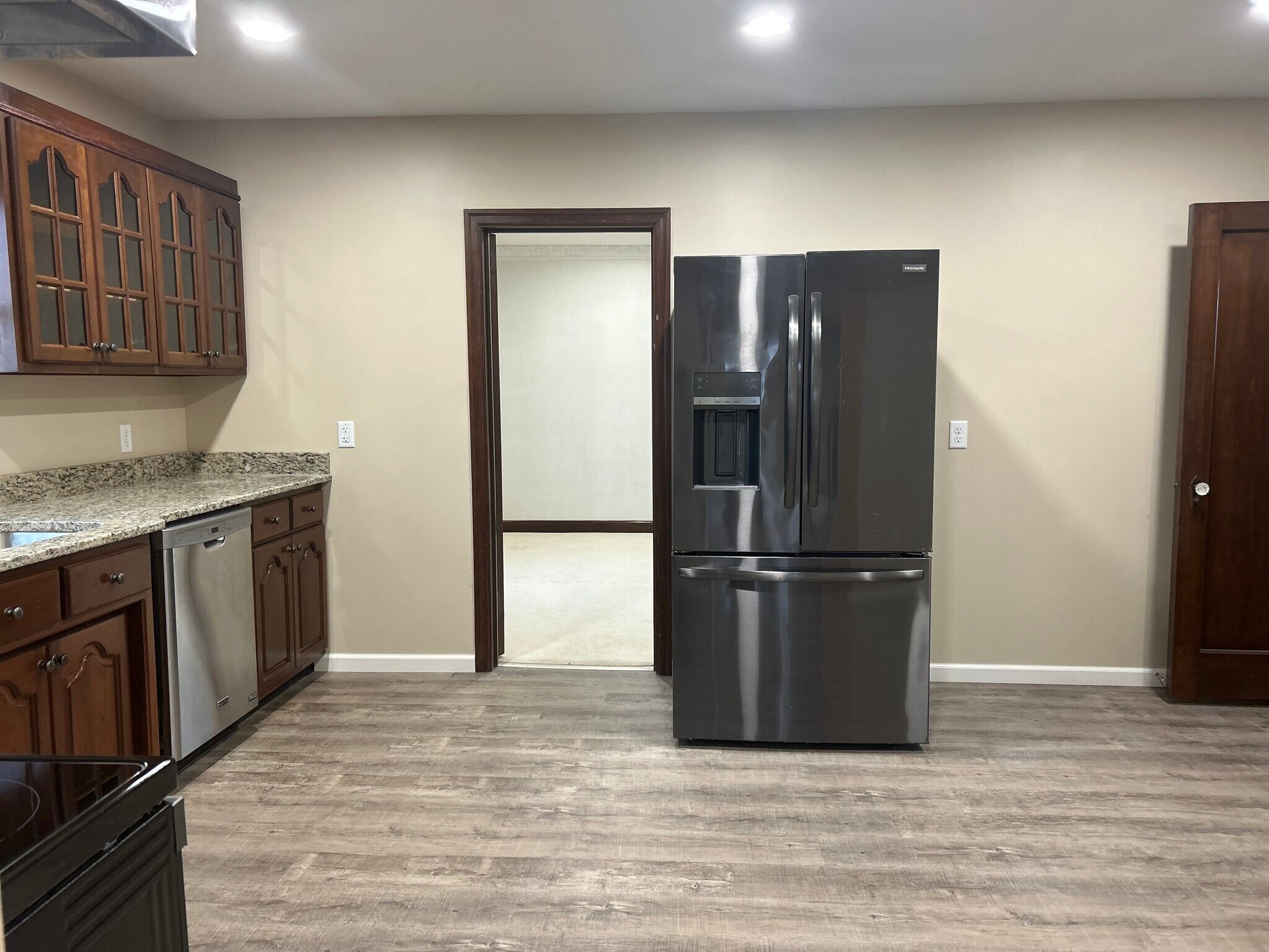 Kitchen - 547 N Broadway St