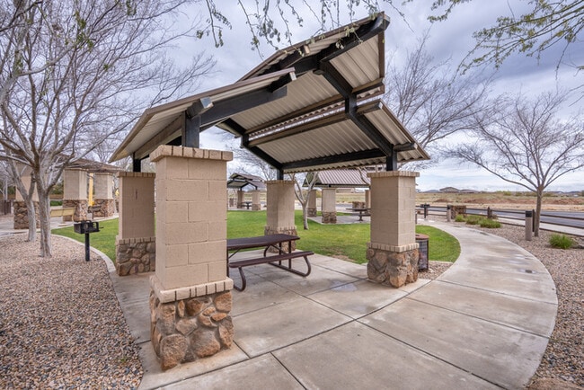 Building Photo - 4Bed/2.5 Bath Home in Maricopa! $1499 MOVE...