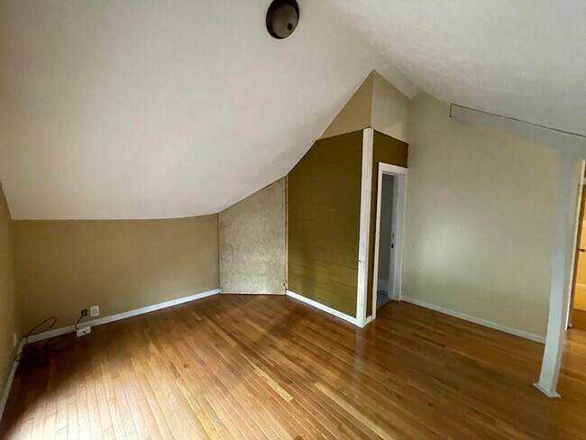 Building Photo - Wealthy St / Cherry St Duplex for Rent
