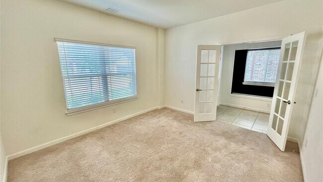 Building Photo - 1304 Rosebush Rd
