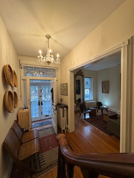 Building Photo - 427 State St