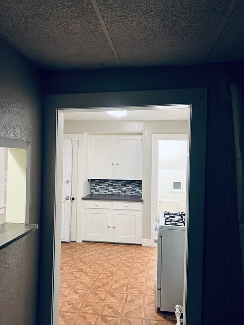 Building Photo - 2029 Arnold Ave SW