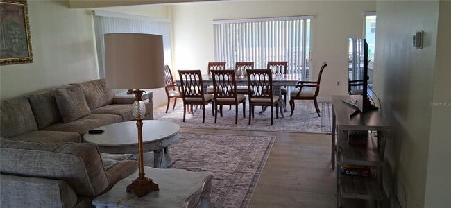 Building Photo - 441 E Rubens Dr