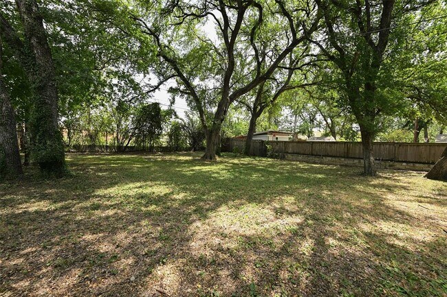 Building Photo - 2110 Westover Rd