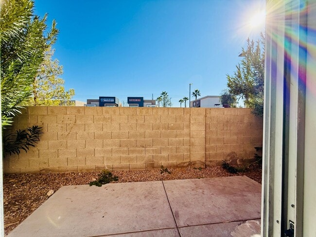 Building Photo - Charming Home in Henderson!