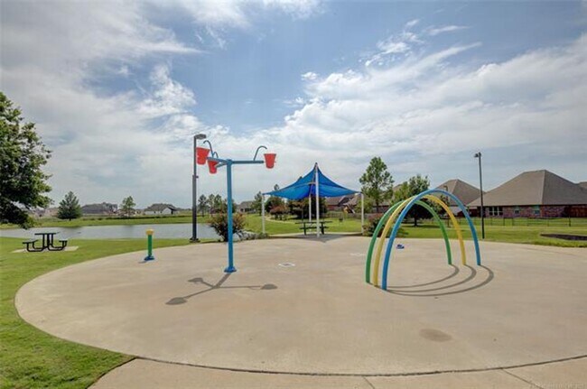 Building Photo - Spacious 4 Bed | 2 Bath | Large backyard | Bixby