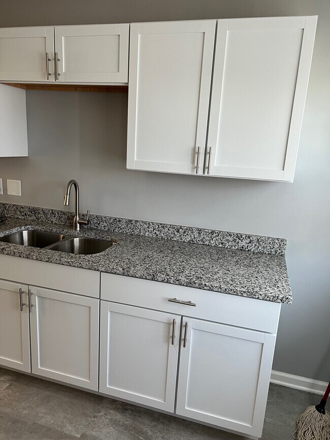 Building Photo - 2110 S 50th St