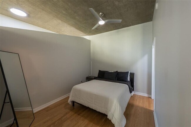 Building Photo - 943 Peachtree St NE