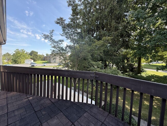 Building Photo - 801 Stratford Dr