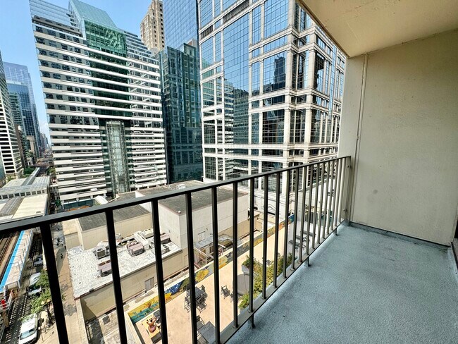 Building Photo - 200 N Dearborn St