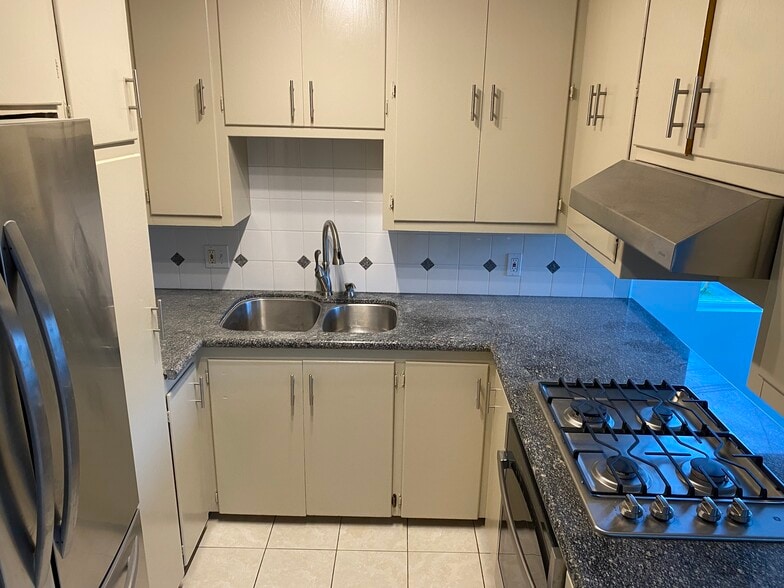 Kitchen - 6716 Pollard St