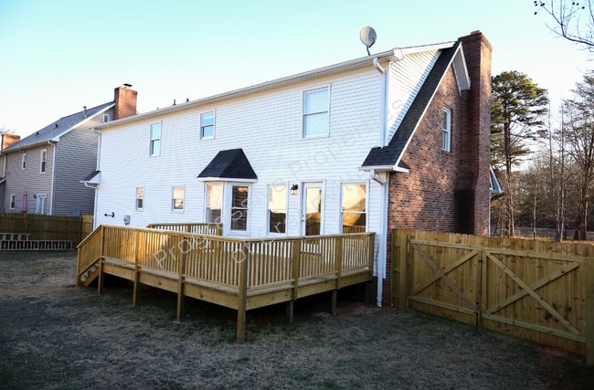 Building Photo - 124 Oak Grove Lake Rd