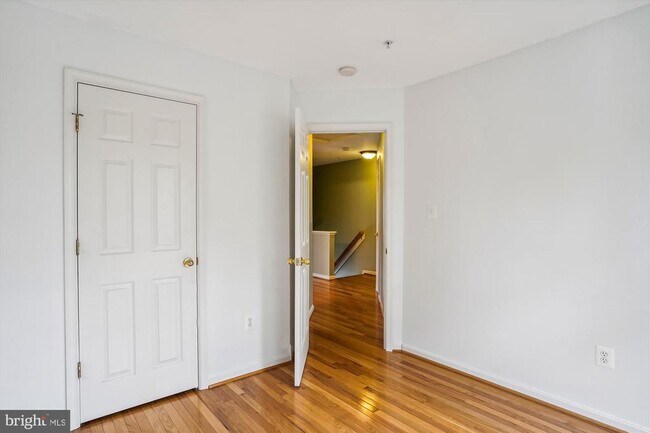 Building Photo - 152 Fieldstone Ct