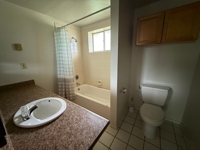 Building Photo - Live on the Mountain! 3bd/2ba Half Duplex
