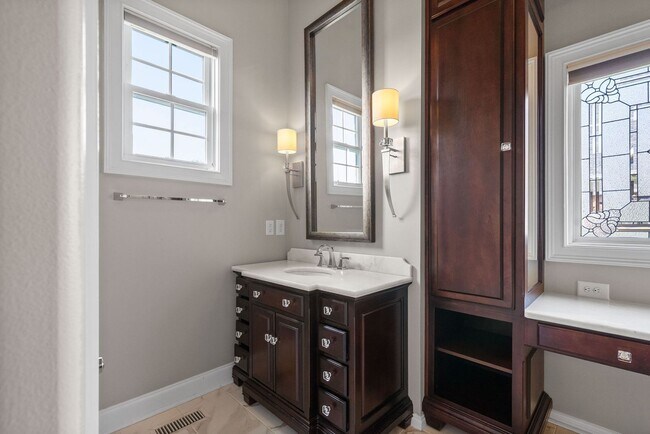 Building Photo - Pet Friendly Four Bedroom off Exit 8!