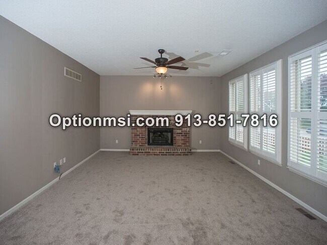 Building Photo - Close to Olathe East Highschool!