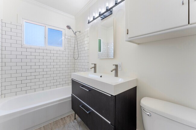 Building Photo - 12935 Greene Ave