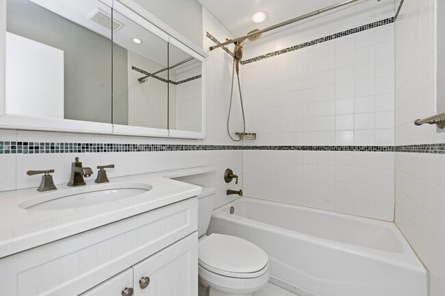 Building Photo - 100 W Broadway