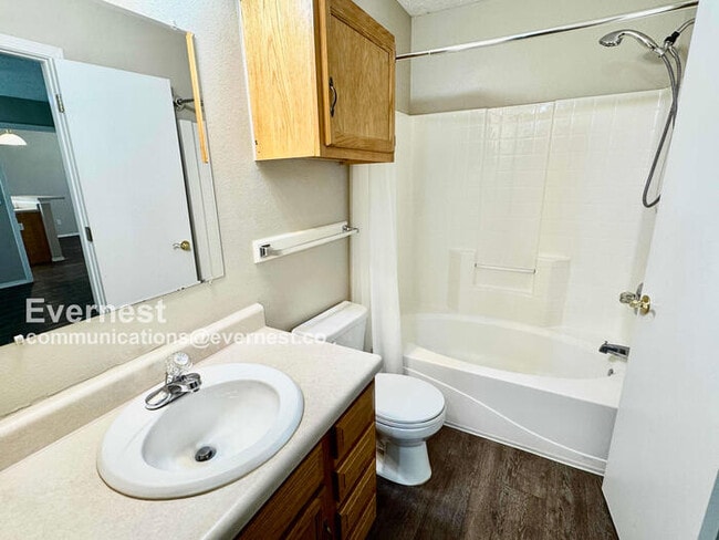 Building Photo - Lovely 3-Bedroom Home with Modern Amenitie...