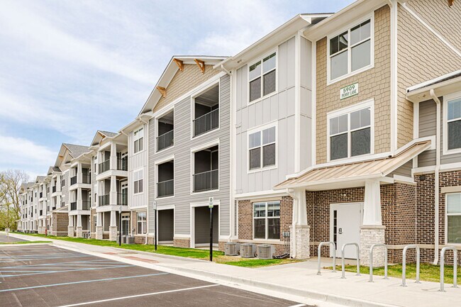 Building Photo - 5775 Sunrise Wy