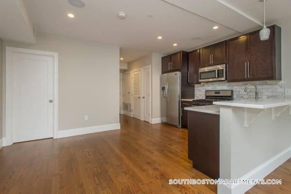 Building Photo - 339 D St