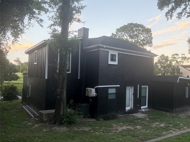 Building Photo - 1820 N MacGregor Way