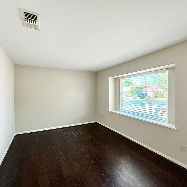 Building Photo - 5807 Silver Frst Dr