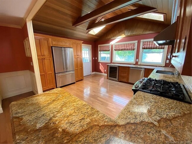 Building Photo - 133 May St