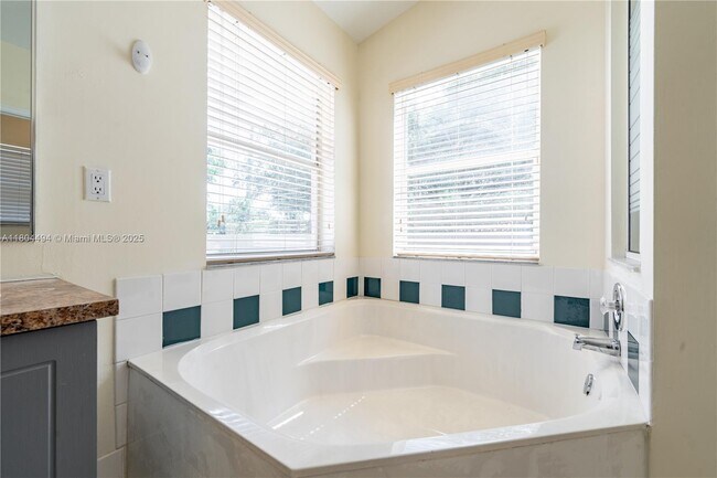 Building Photo - 1840 SW 135th Way