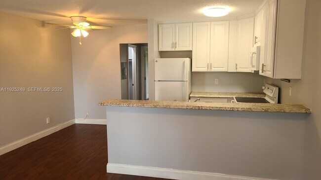 Building Photo - 47 Waltham B