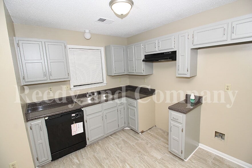 Building Photo - 6761 Blue Spruce Dr