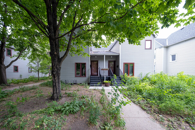 Building Photo - 2116 22nd Ave S
