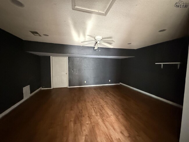 Building Photo - 5307 Hooper Dr