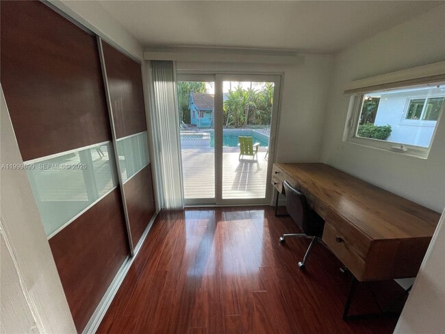 Building Photo - 14610 Tarpon Dr