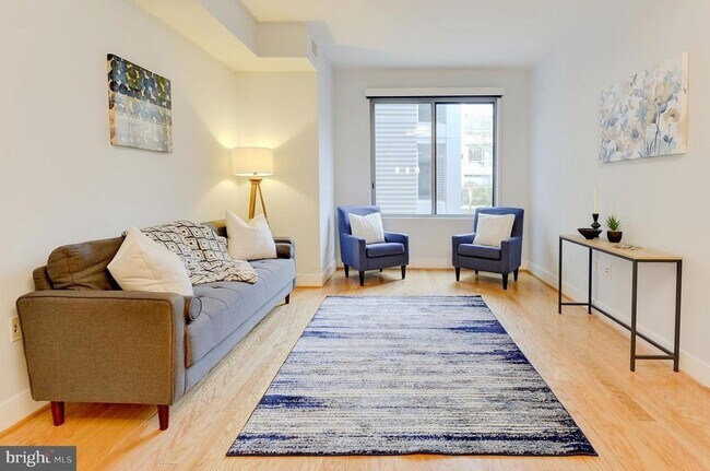 Building Photo - 1br 1 ba condo, Cityline at Tenley Condomi...
