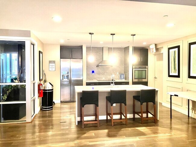 Building Photo - 130 John St