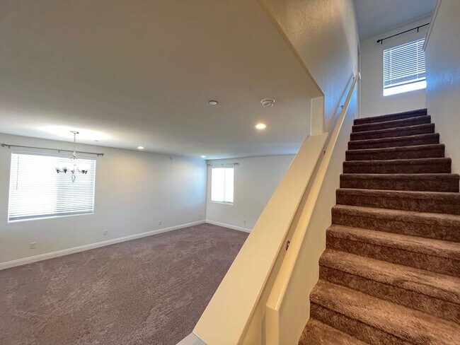 Building Photo - 307 Ninos Dr