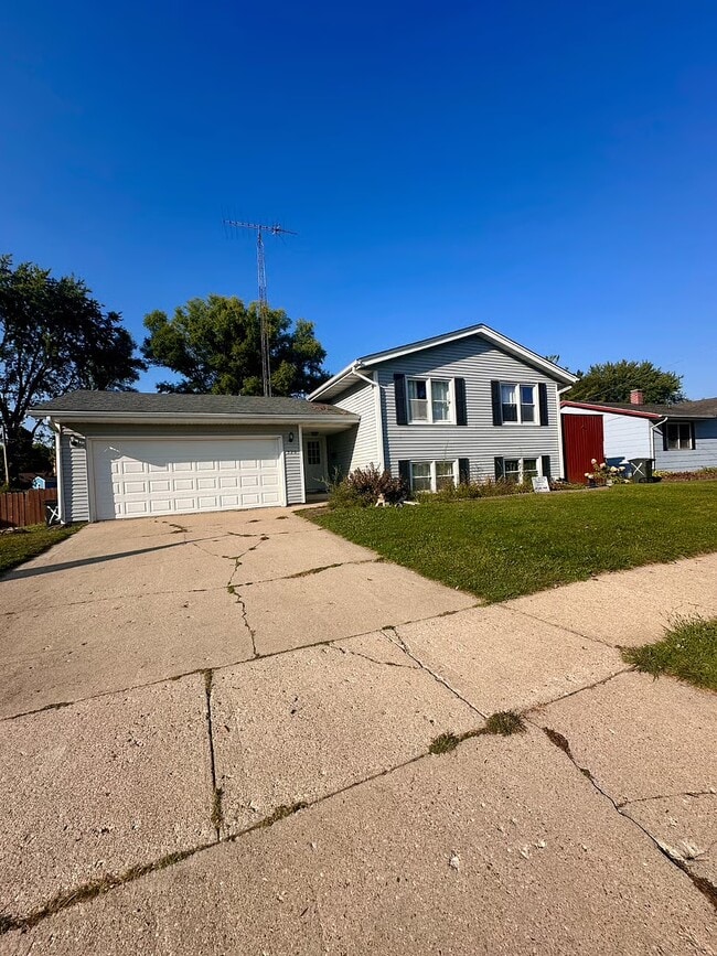 Building Photo - 520 Bellwood Dr