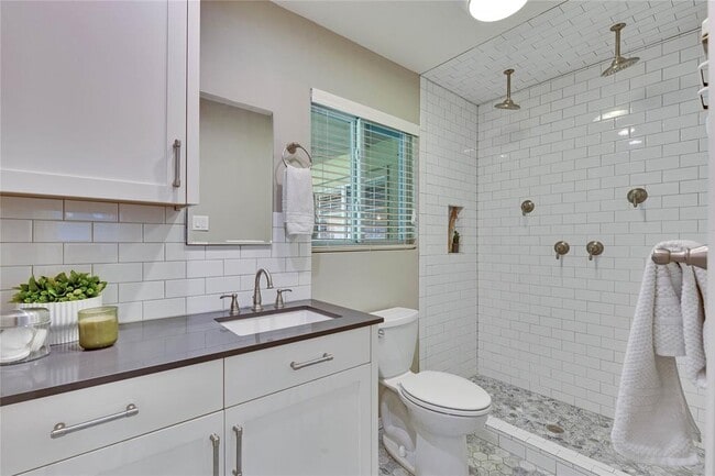Building Photo - 2905 Greenlawn Pkwy