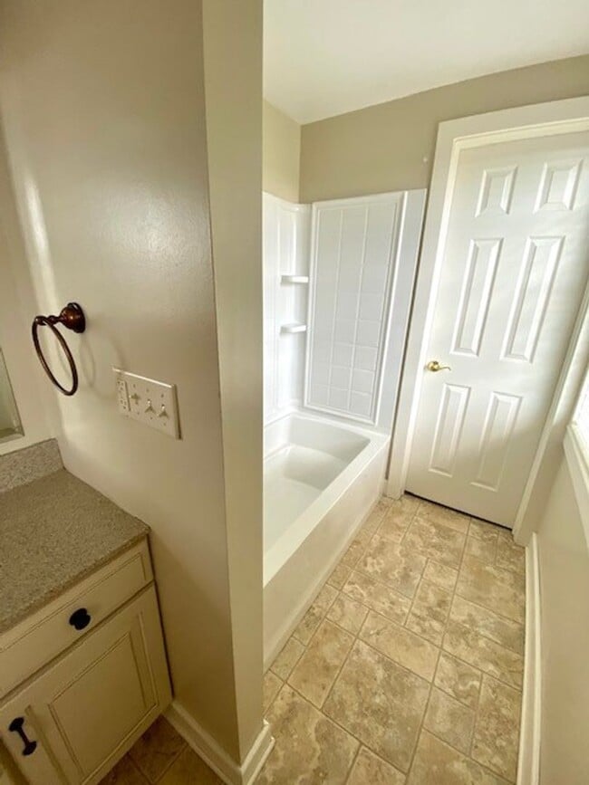 Building Photo - JUST REDUCED!!  Gorgeous 3 Bedroom Renovat...