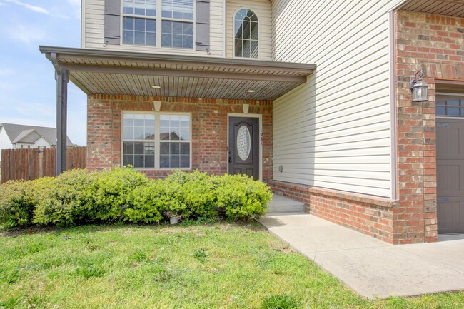 Building Photo - --AVAILABLE NOW! MOVE-IN READY!!!