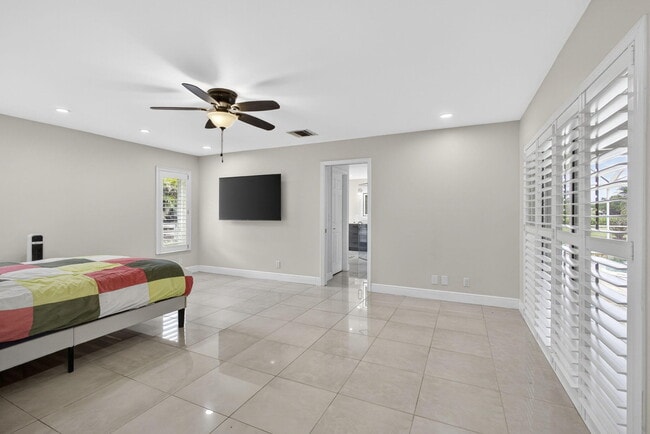 Building Photo - 5463 Sea Biscuit Rd