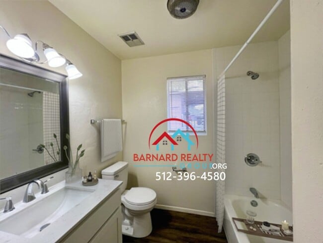 Building Photo - Available Now: 2 Bed Duplex with Carport a...