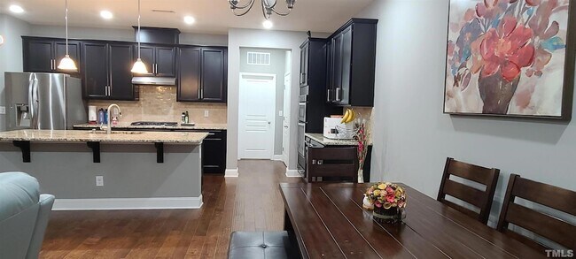 Building Photo - 529 Buhrstone Dr